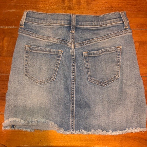 Slightly worn jean skirt - Picture 2 of 2